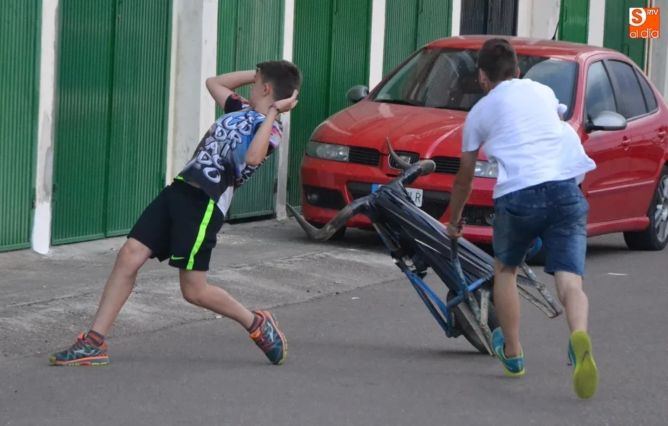Foto 6 - Los ni&ntilde;os protagonizan el cierre de las fiestas del Barrio Nuevo, que tuvo al tiempo como aliado  