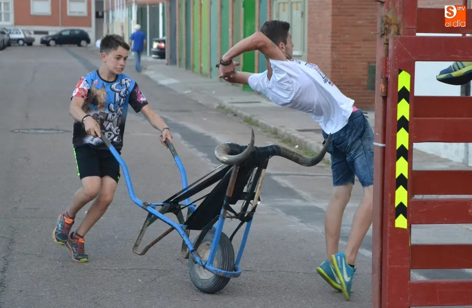 Foto 4 - Los ni&ntilde;os protagonizan el cierre de las fiestas del Barrio Nuevo, que tuvo al tiempo como aliado  