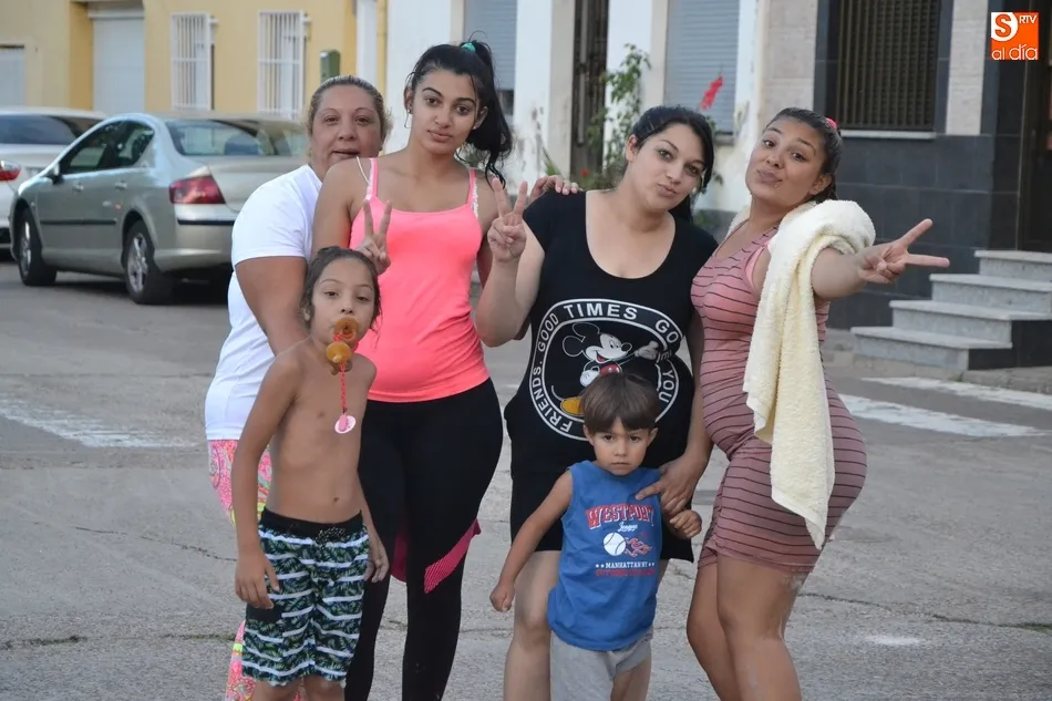 Foto 2 - Los ni&ntilde;os protagonizan el cierre de las fiestas del Barrio Nuevo, que tuvo al tiempo como aliado  