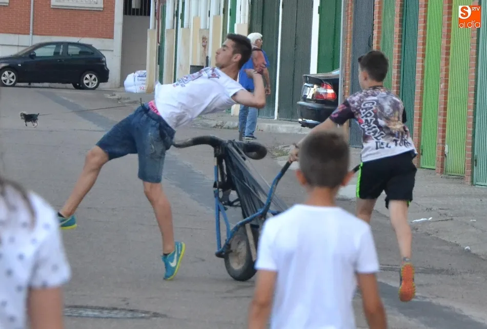 Foto 3 - Los ni&ntilde;os protagonizan el cierre de las fiestas del Barrio Nuevo, que tuvo al tiempo como aliado  