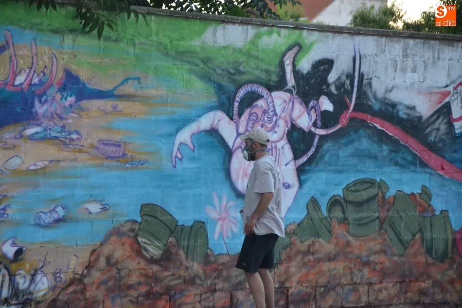 CROMA crea un mural gigante en la calle Caridad  