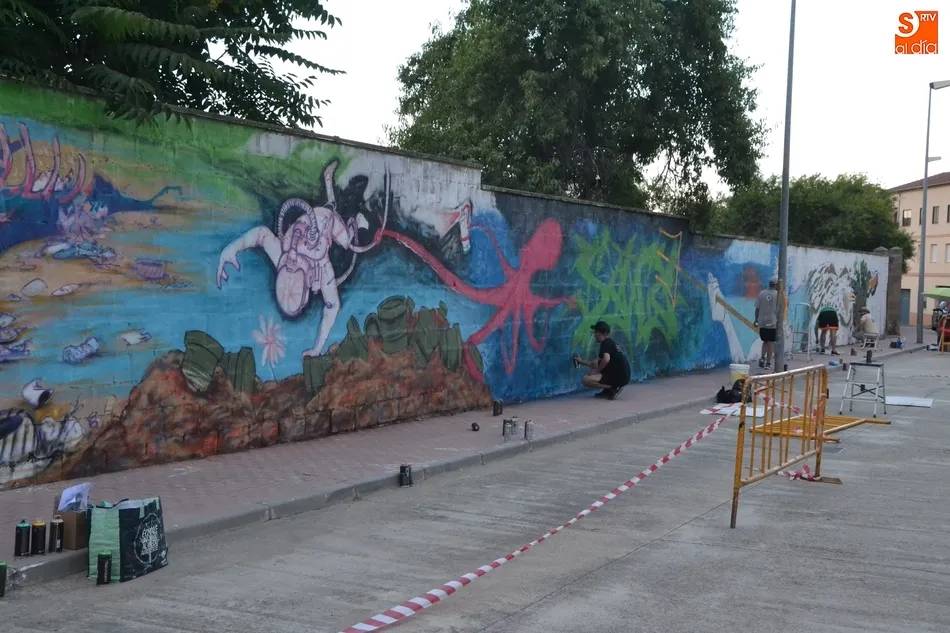 Foto 2 - CROMA crea un mural gigante en la calle Caridad  
