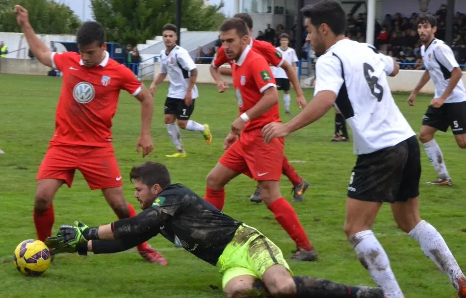 Manu González, en el centro de la imagen, en una visita al Francisco Mateos con el Santa Marta