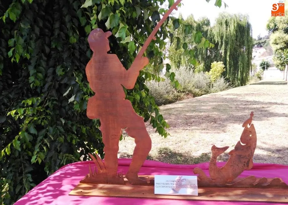 Homenaje del Club de Pesca Santa Teresa a Isi y Paco