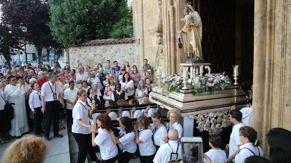 Emotiva procesión de la Virgen del Carmen en los alrededores del Tormes