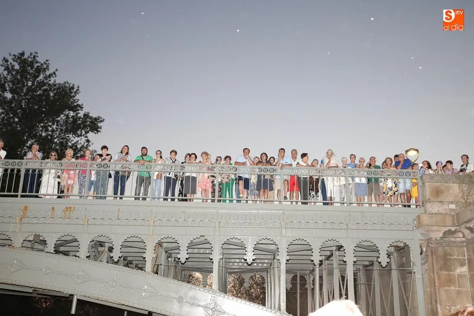 Foto 11 - Emotiva procesi&oacute;n de la Virgen del Carmen en los alrededores del Tormes