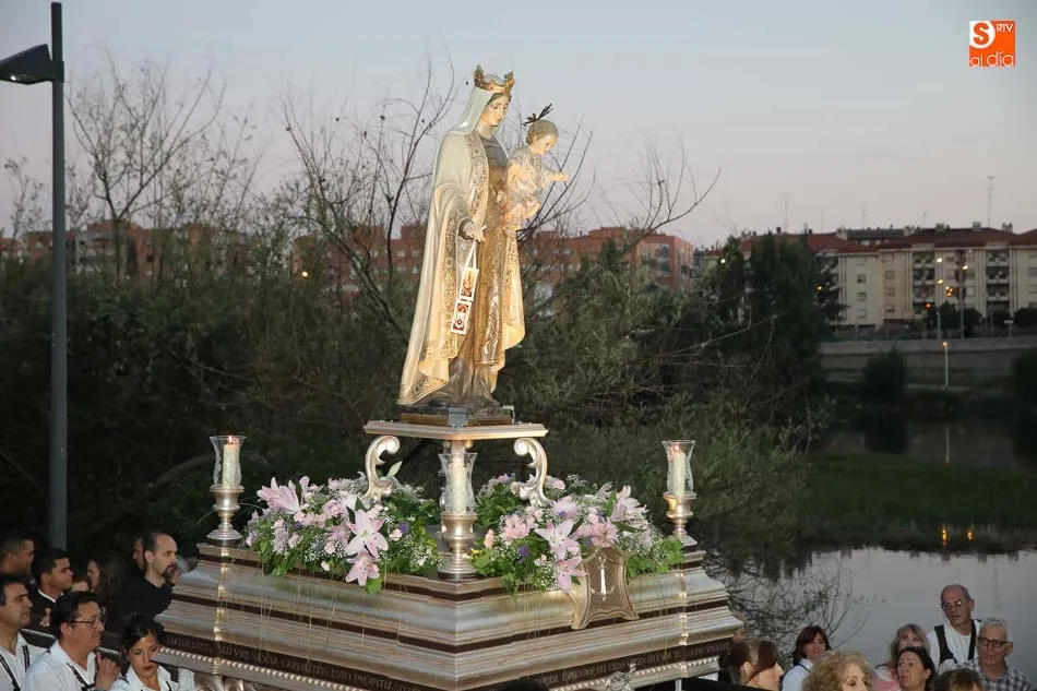 Foto 10 - Emotiva procesi&oacute;n de la Virgen del Carmen en los alrededores del Tormes