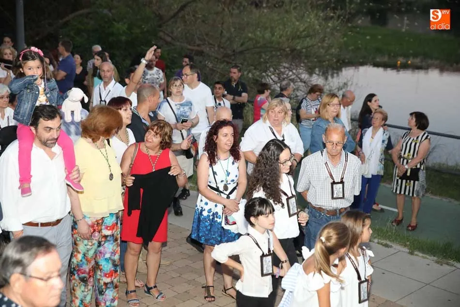 Foto 9 - Emotiva procesi&oacute;n de la Virgen del Carmen en los alrededores del Tormes