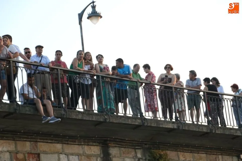 Foto 4 - La Virgen del Carmen bendice las aguas del Tormes