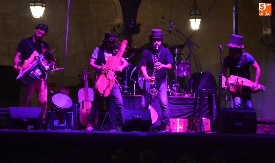 Foto 9 - Pan de Capazo abre con ritmos del Este de Europa las veladas musicales en la Plaza  