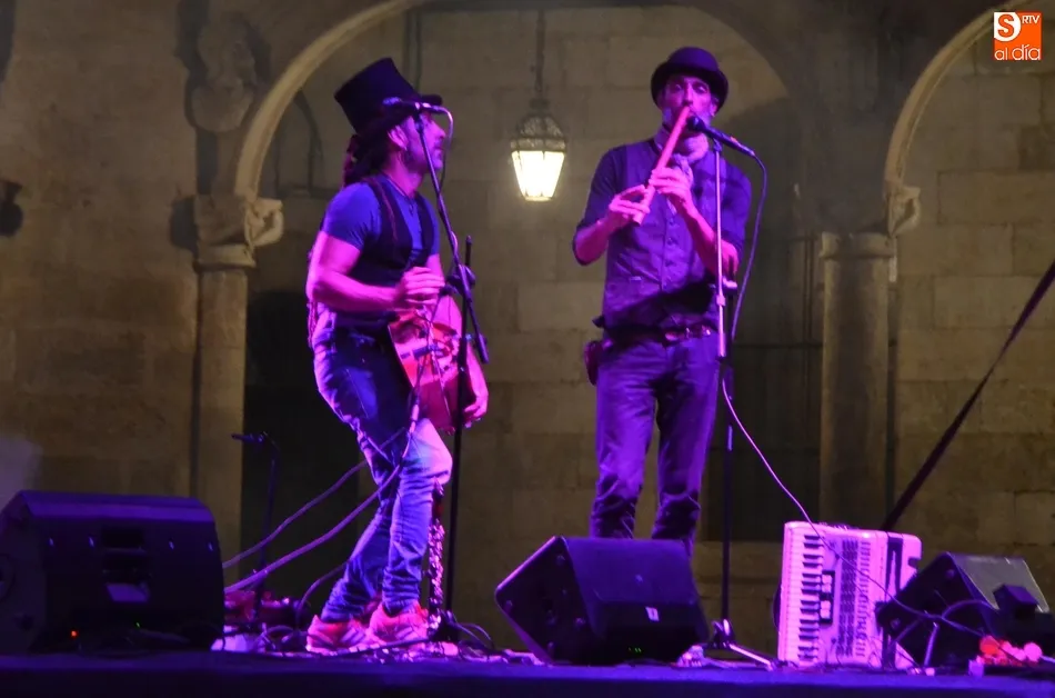 Foto 8 - Pan de Capazo abre con ritmos del Este de Europa las veladas musicales en la Plaza  