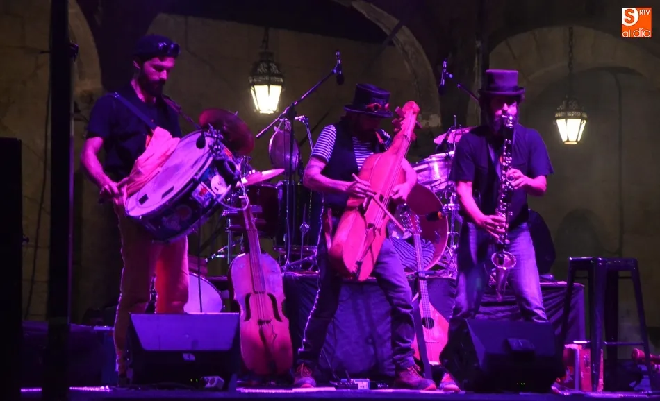 Pan de Capazo abre con ritmos del Este de Europa las veladas musicales en la Plaza  