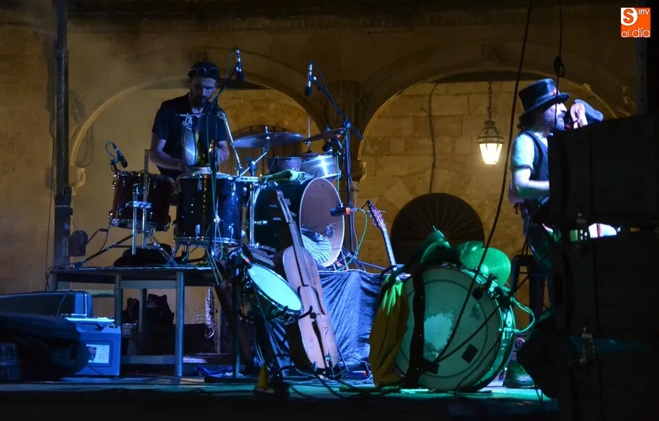 Foto 2 - Pan de Capazo abre con ritmos del Este de Europa las veladas musicales en la Plaza  