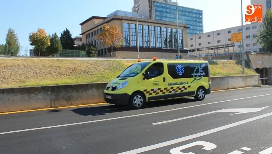 Ambulancia en el Complejo Asistencial de Salamanca