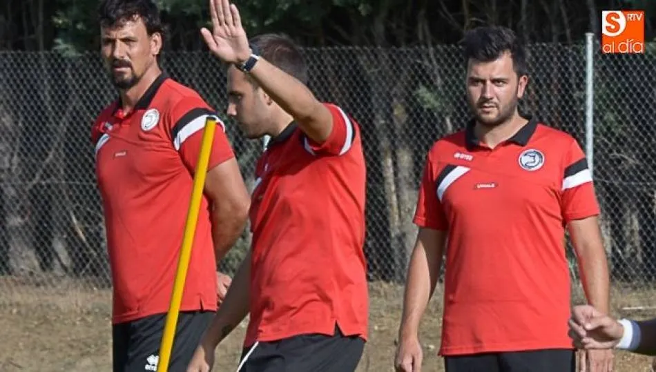 Astu (derecha), junto a Tom, en un entrenamiento