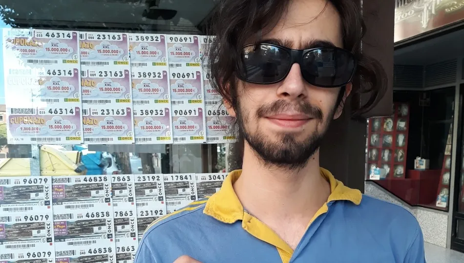 El vendedor de la ONCE, Juan Francisco Moreno Rodríguez es quien ha llevado la ilusión y la suerte a Salamanca
