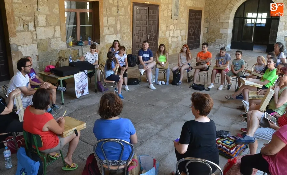El gigantesco pandero cuadrado de Cataluña, protagonista en los talleres de la Escuela de Folclore ...