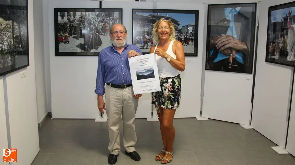 A la presentación de la exposición asistió el primer teniente de alcalde, Javier Muñiz / MARIBEL SÁNCHEZ