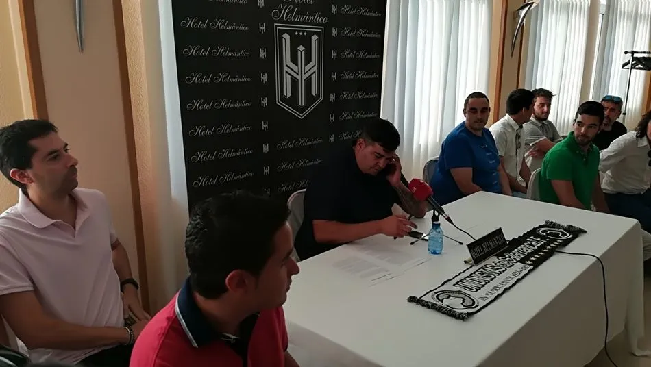Foto 9 - Unionistas confirma que despide a Astu tras varios conflictos internos y ver situaciones de...