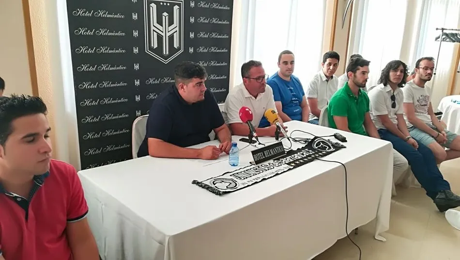 Foto 6 - Unionistas confirma que despide a Astu tras varios conflictos internos y ver situaciones de...