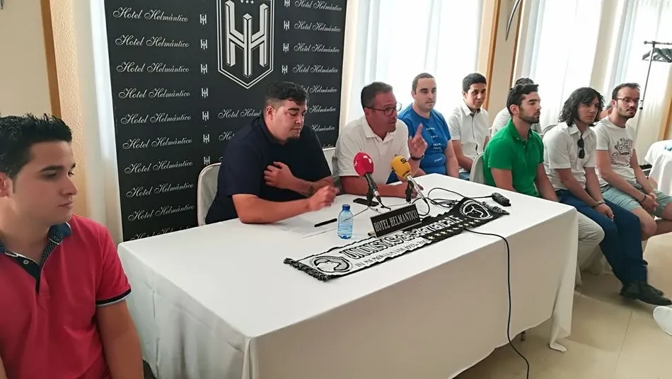 Foto 5 - Unionistas confirma que despide a Astu tras varios conflictos internos y ver situaciones de...