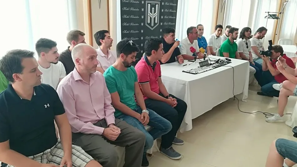 Foto 4 - Unionistas confirma que despide a Astu tras varios conflictos internos y ver situaciones de...