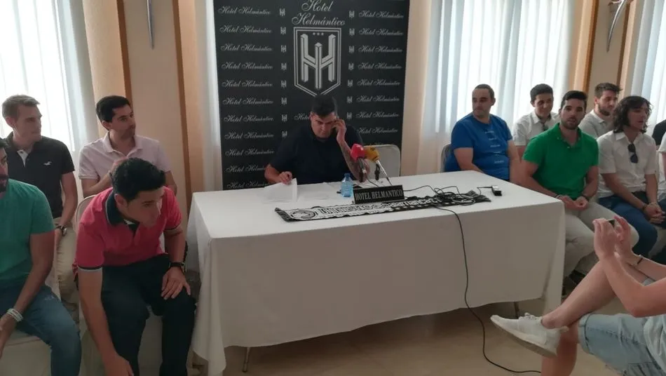 Foto 3 - Unionistas confirma que despide a Astu tras varios conflictos internos y ver situaciones de...