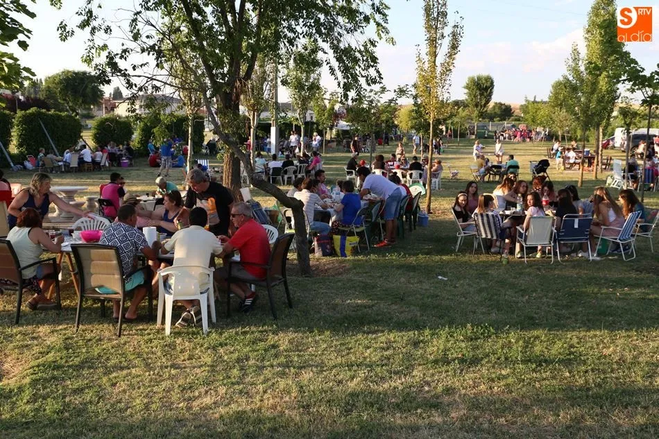 Foto 7 - La merienda popular despide las fiestas