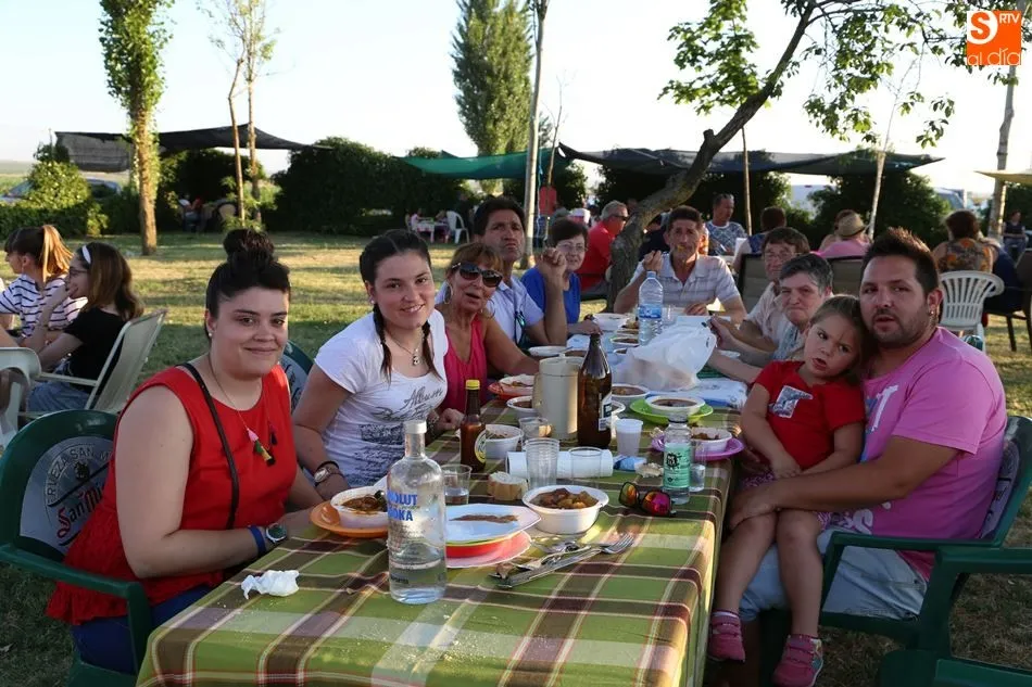 Foto 6 - La merienda popular despide las fiestas