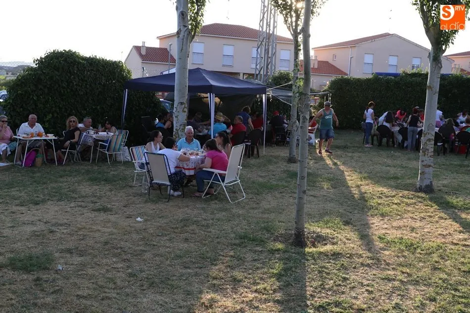 Foto 2 - La merienda popular despide las fiestas