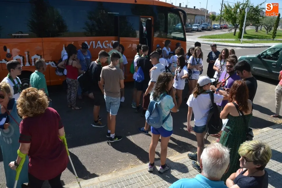 Foto 9 - Casi un centenar de scouts se van de campamento a La Bastida  