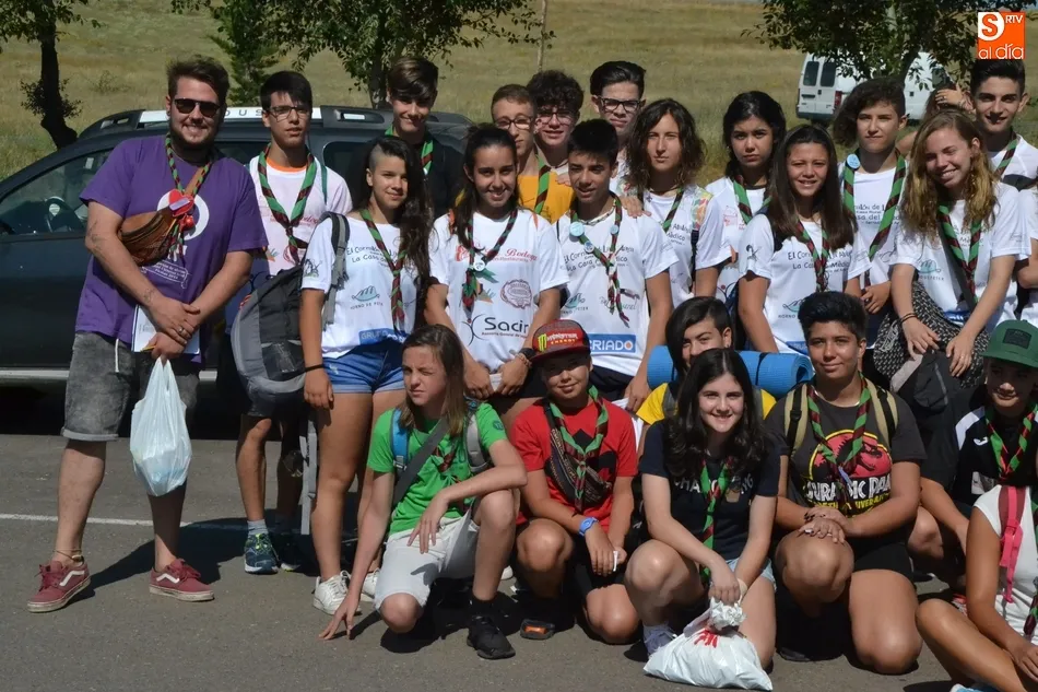 Foto 8 - Casi un centenar de scouts se van de campamento a La Bastida  