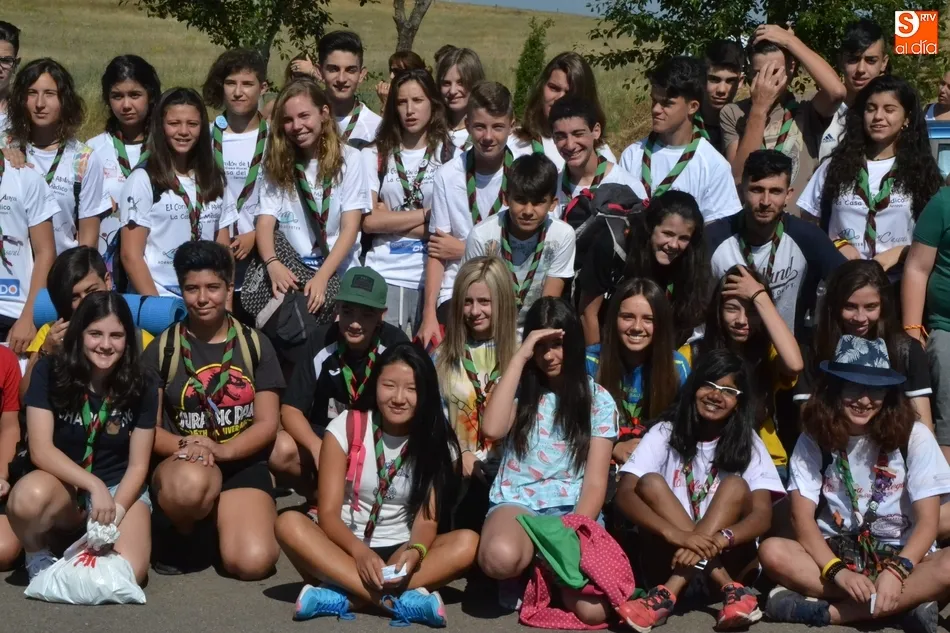 Foto 7 - Casi un centenar de scouts se van de campamento a La Bastida  