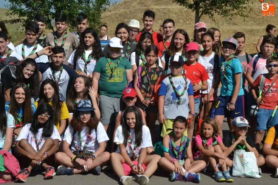Foto 6 - Casi un centenar de scouts se van de campamento a La Bastida  