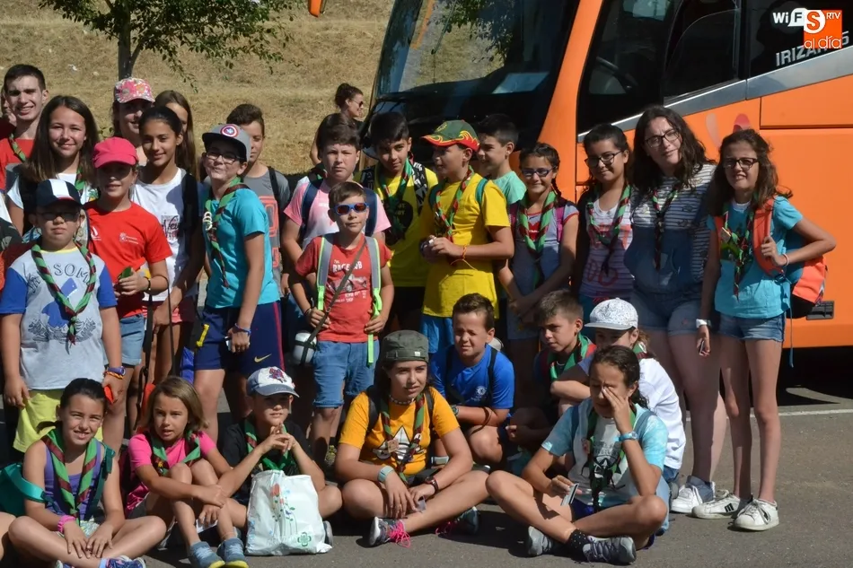 Foto 5 - Casi un centenar de scouts se van de campamento a La Bastida  