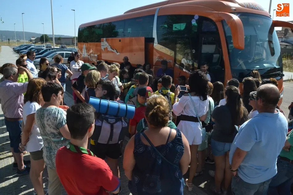 Foto 3 - Casi un centenar de scouts se van de campamento a La Bastida  