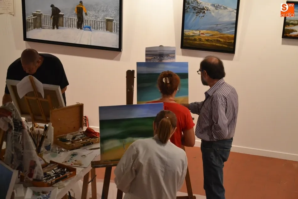 Foto 2 - El pintor L&aacute;zaro H. Becerro imparte un taller en la Casa de la Cultura  