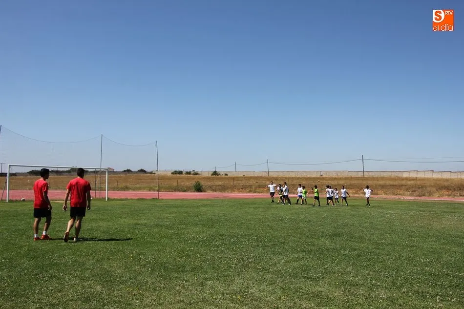 Foto 2 - El III Campus de F&uacute;tbol de Vitigudino acoge una treintena de ni&ntilde;os  