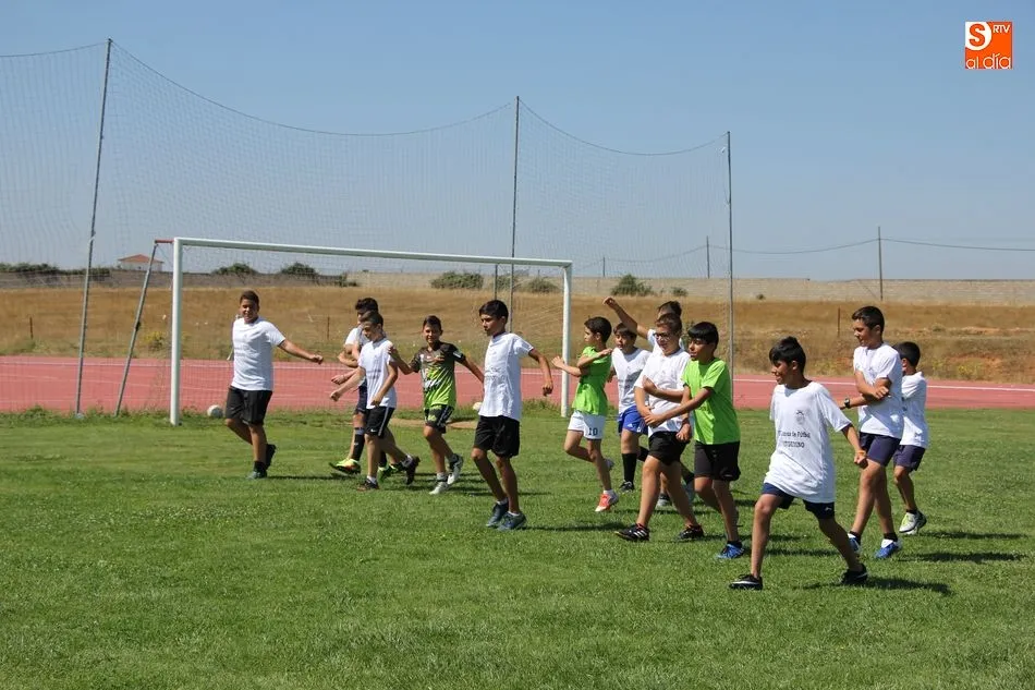 Foto 5 - El III Campus de F&uacute;tbol de Vitigudino acoge una treintena de ni&ntilde;os  