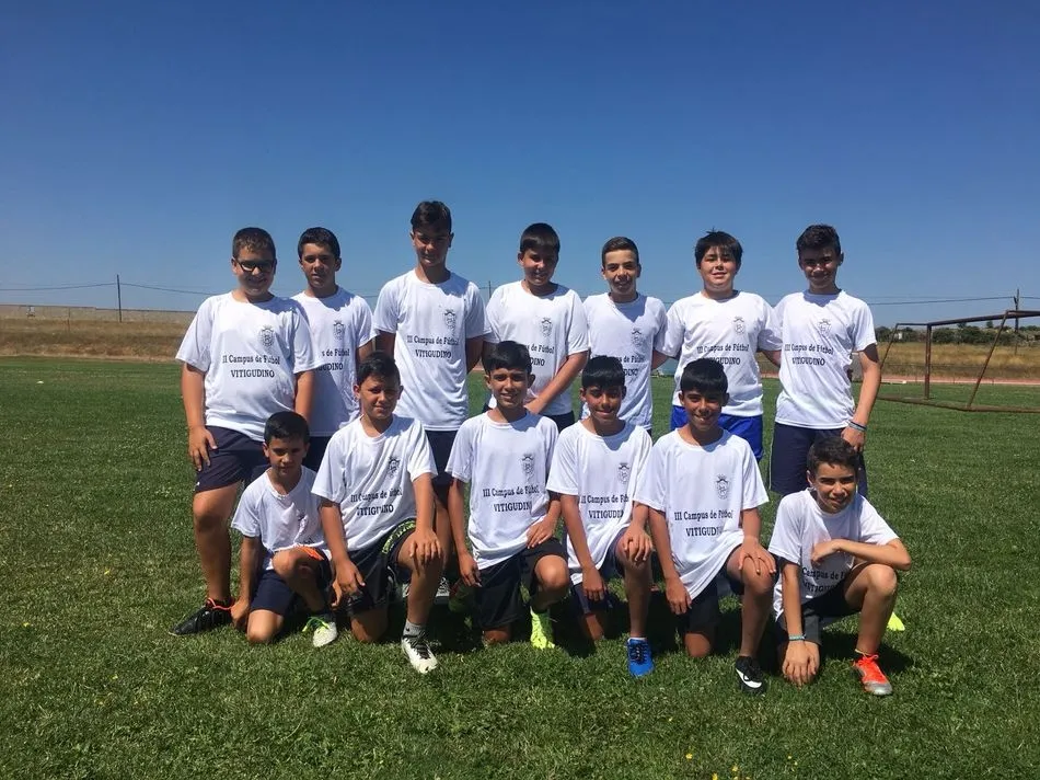 Foto 4 - El III Campus de F&uacute;tbol de Vitigudino acoge una treintena de ni&ntilde;os  