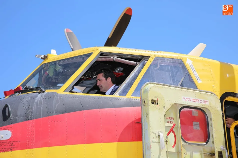 Foto 4 - Dos aviones anfibios, preparados para luchar contra el fuego desde Matac&aacute;n