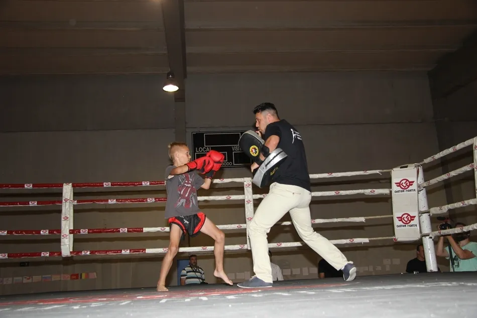 Foto 3 - El Gimnasio Nirvana divulga el sanda, boxeo y muai thai en Castellanos de Moriscos