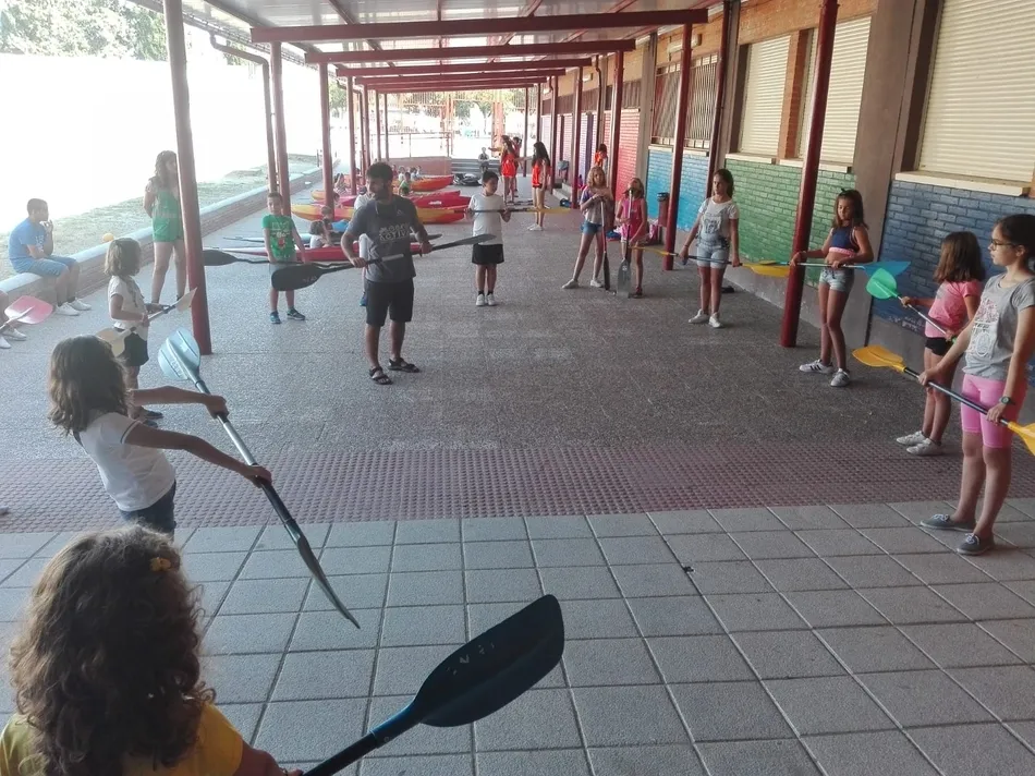 Foto 10 - Los ni&ntilde;os de Conciliamos se suben un a&ntilde;o m&aacute;s a la piragua  