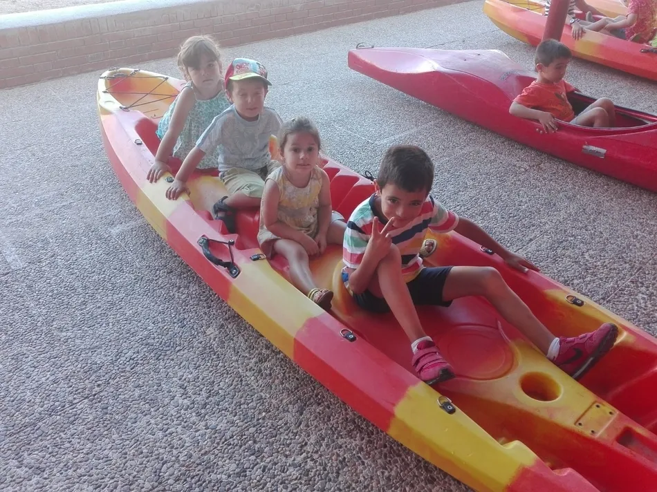 Foto 3 - Los ni&ntilde;os de Conciliamos se suben un a&ntilde;o m&aacute;s a la piragua  