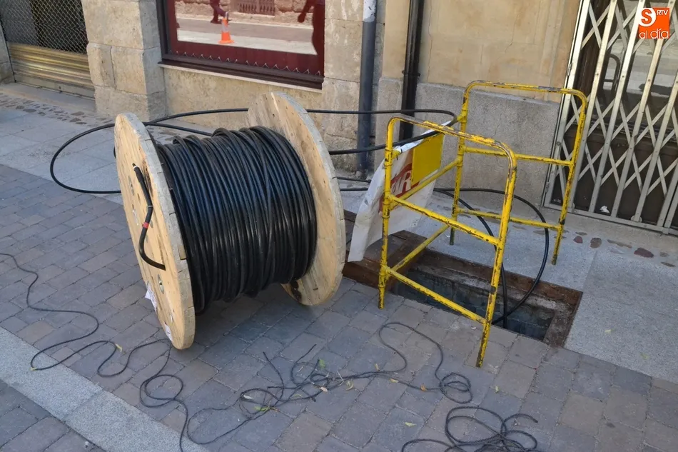 Foto 2 - En marcha el soterramiento del cableado de la calle Madrid  