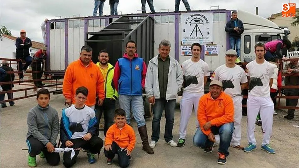 Miembros de Tauroarribes en uno de los actos taurinos que organizan / Archivo