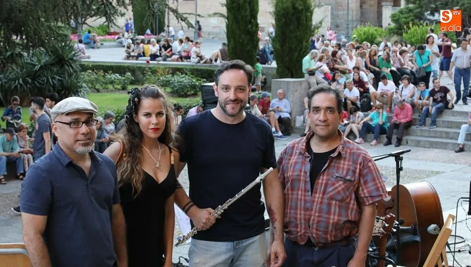 Un instante del concierto celebrado en la Plaza de San Benito. Fotos: Alberto Martín