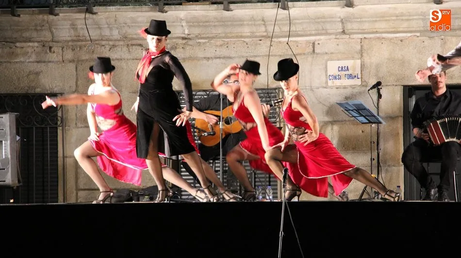 Foto 7 - El tango se adue&ntilde;a de Vitigudino con el Ballet Sol Argentino  