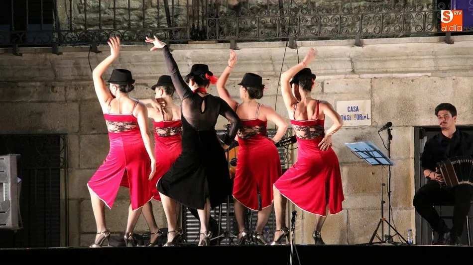 Foto 6 - El tango se adue&ntilde;a de Vitigudino con el Ballet Sol Argentino  