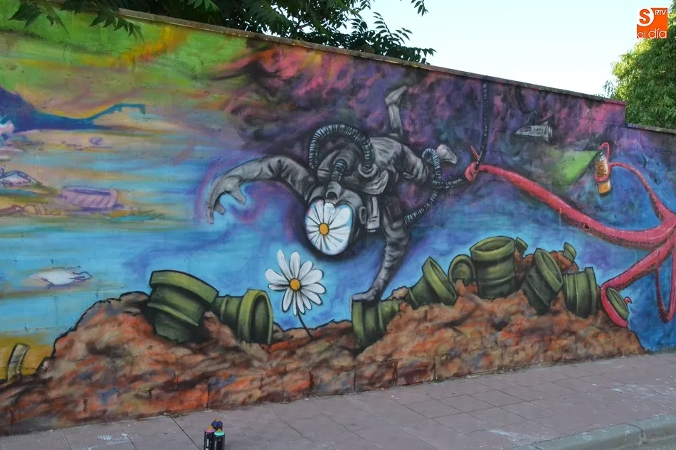 Foto 3 - CROMA remata el espectacular mural que ha creado en la calle Caridad  